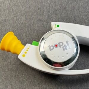 Hasbro 2008 BOP IT Talking Handheld Electronic Reflex Game White